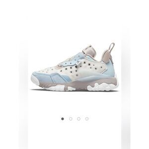 Jordan Delta 2 Women’s Sneaker in Gray/ Fog/ Celestine Blue Size 9